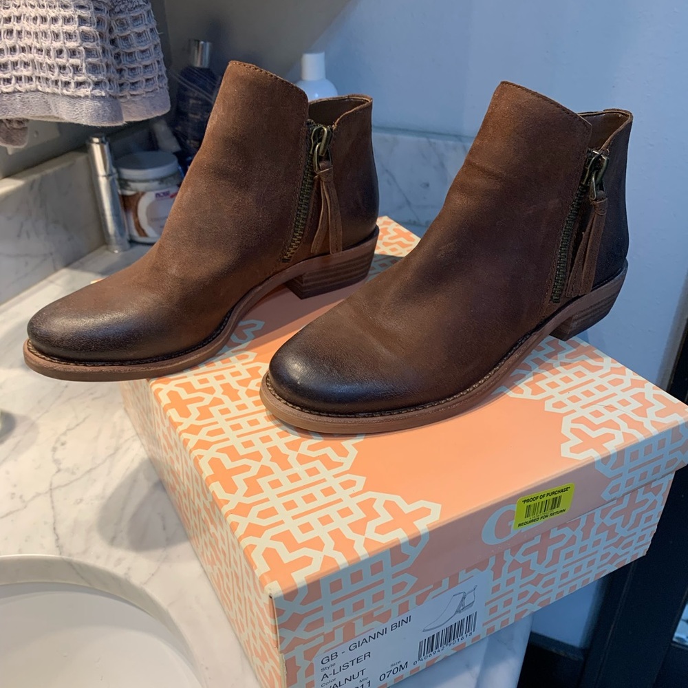 NIB Gianni Bini Leather Ankle Boots size 7